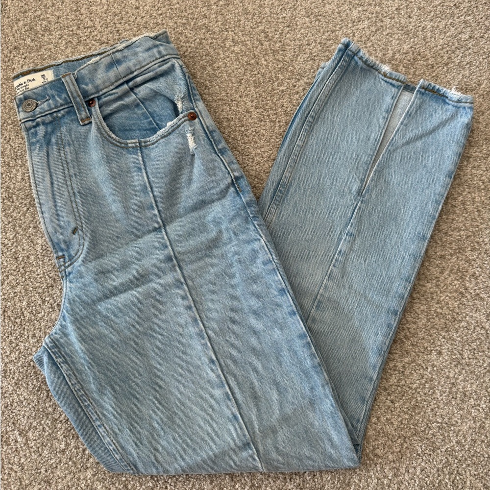 Abercrombie 90’s Straight Ultra High Rise with Split Hem